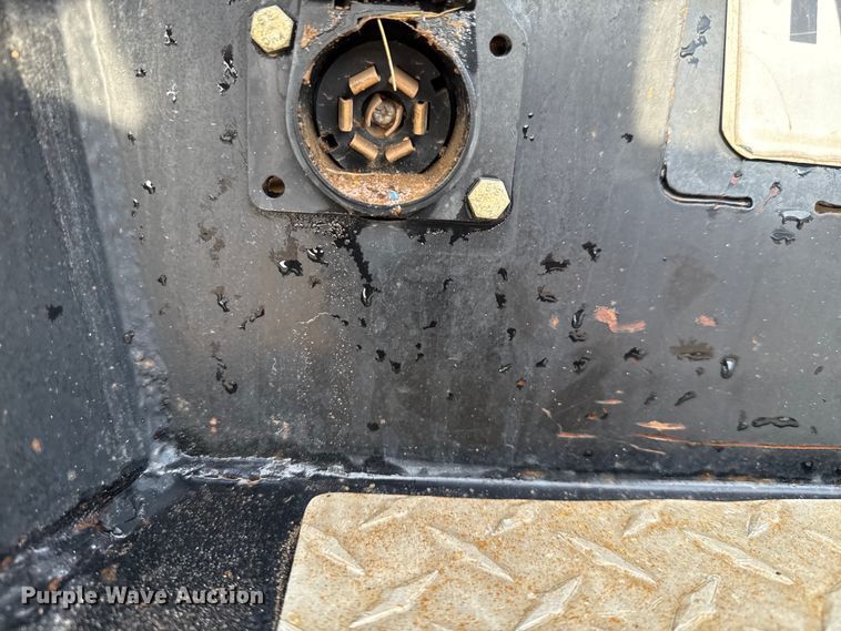 image for item ED5742 2017 Ford F350 Super Duty Crew Cab flatbed pickup truck