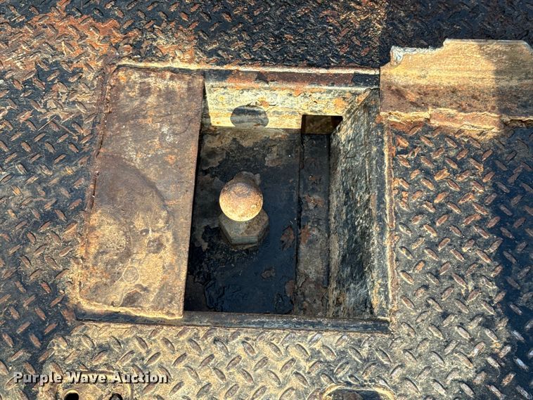 image for item ED5742 2017 Ford F350 Super Duty Crew Cab flatbed pickup truck