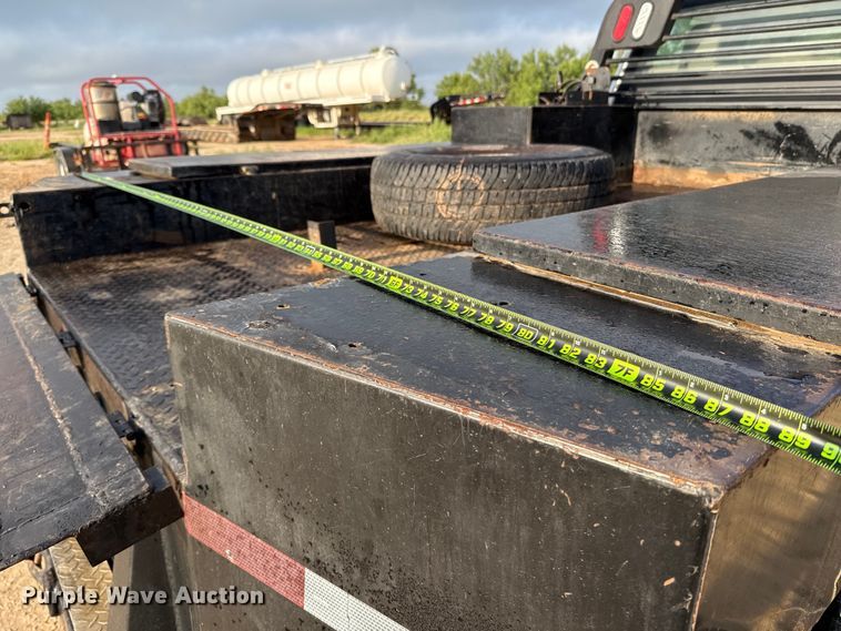 image for item ED5742 2017 Ford F350 Super Duty Crew Cab flatbed pickup truck