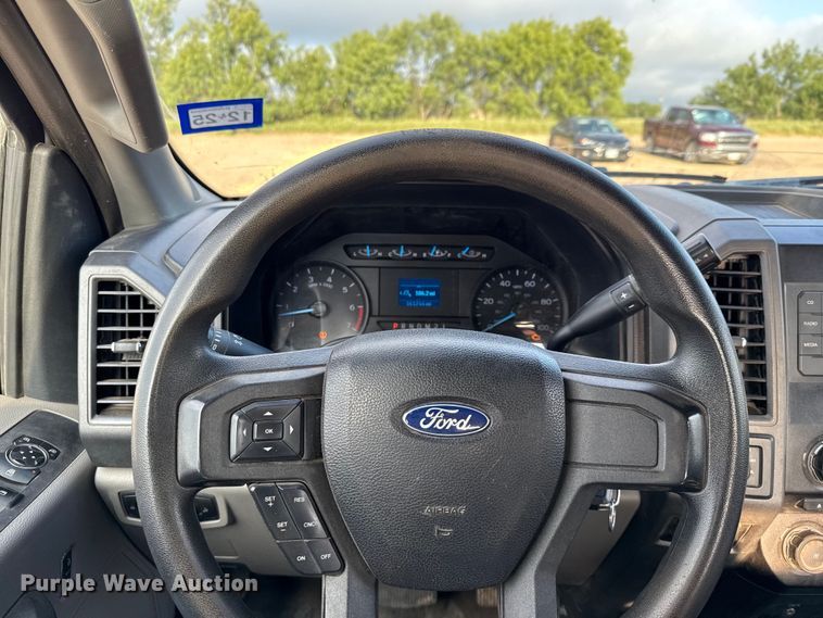 image for item ED5742 2017 Ford F350 Super Duty Crew Cab flatbed pickup truck