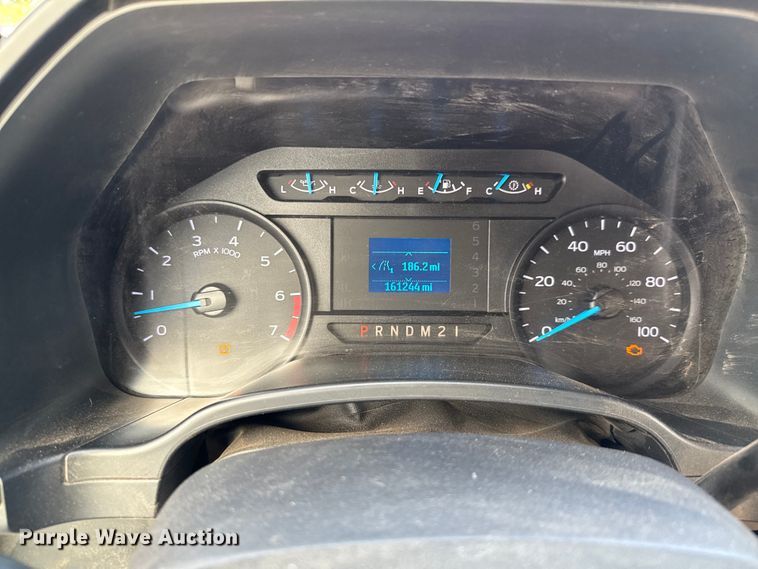 image for item ED5742 2017 Ford F350 Super Duty Crew Cab flatbed pickup truck