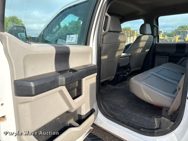 image for item ED5742 2017 Ford F350 Super Duty Crew Cab flatbed pickup truck