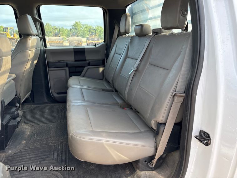 image for item ED5742 2017 Ford F350 Super Duty Crew Cab flatbed pickup truck