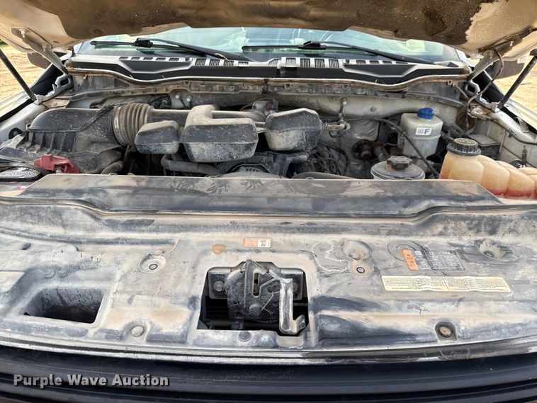 image for item ED5742 2017 Ford F350 Super Duty Crew Cab flatbed pickup truck