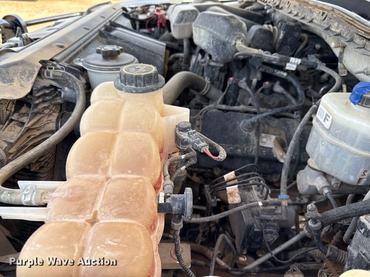 image for item ED5742 2017 Ford F350 Super Duty Crew Cab flatbed pickup truck