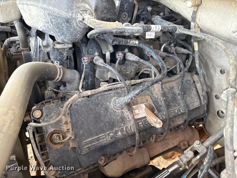 image for item ED5742 2017 Ford F350 Super Duty Crew Cab flatbed pickup truck