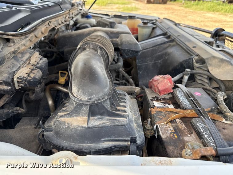 image for item ED5742 2017 Ford F350 Super Duty Crew Cab flatbed pickup truck