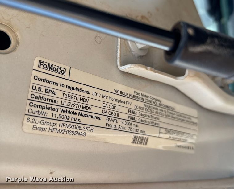 image for item ED5742 2017 Ford F350 Super Duty Crew Cab flatbed pickup truck