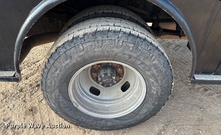 image for item ED5742 2017 Ford F350 Super Duty Crew Cab flatbed pickup truck