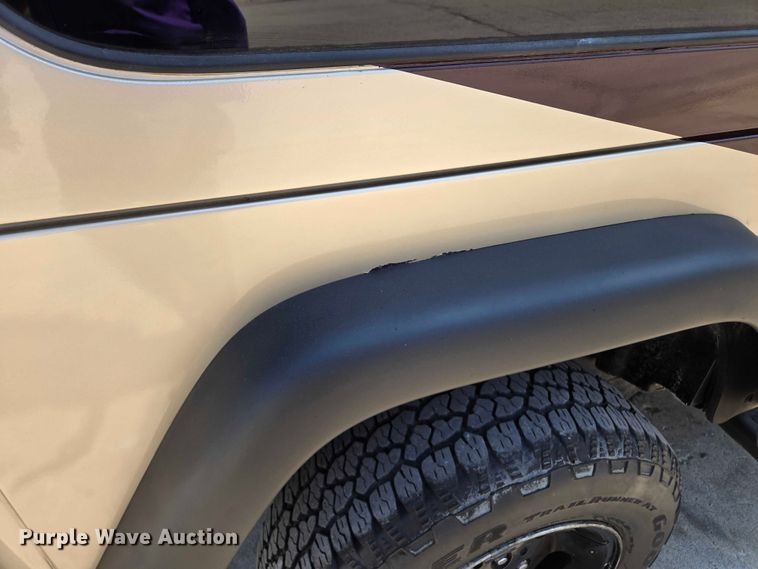 image for item EF1498 2002 Jeep Wrangler Sport SUV