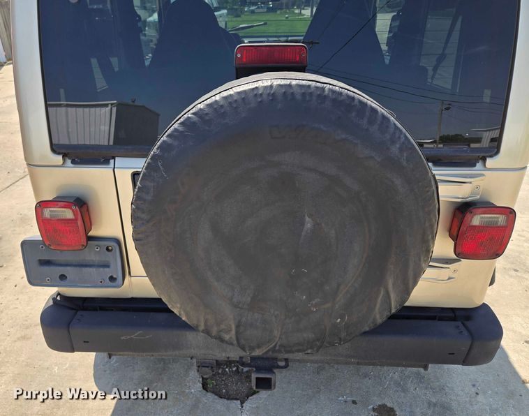 image for item EF1498 2002 Jeep Wrangler Sport SUV