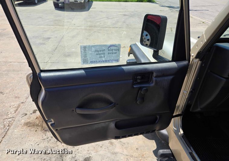 image for item EF1498 2002 Jeep Wrangler Sport SUV