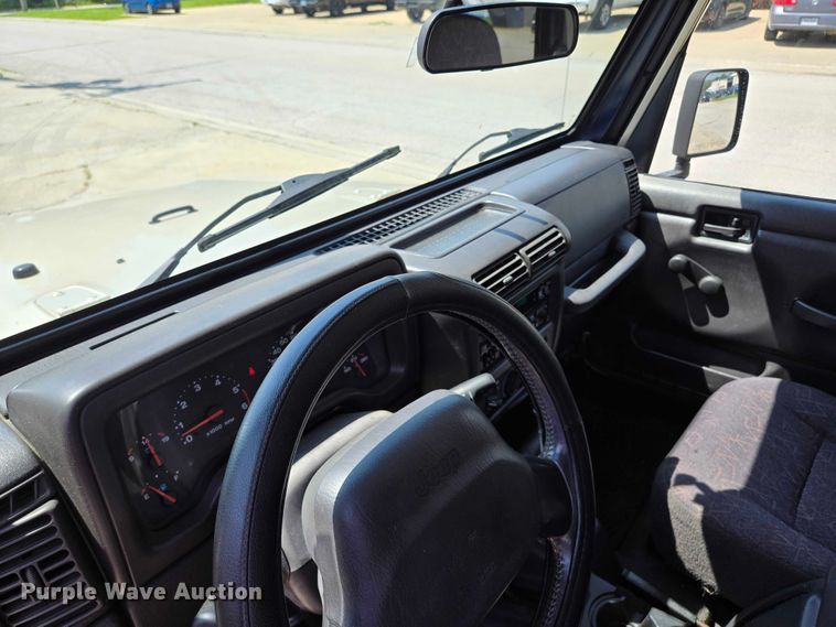 image for item EF1498 2002 Jeep Wrangler Sport SUV