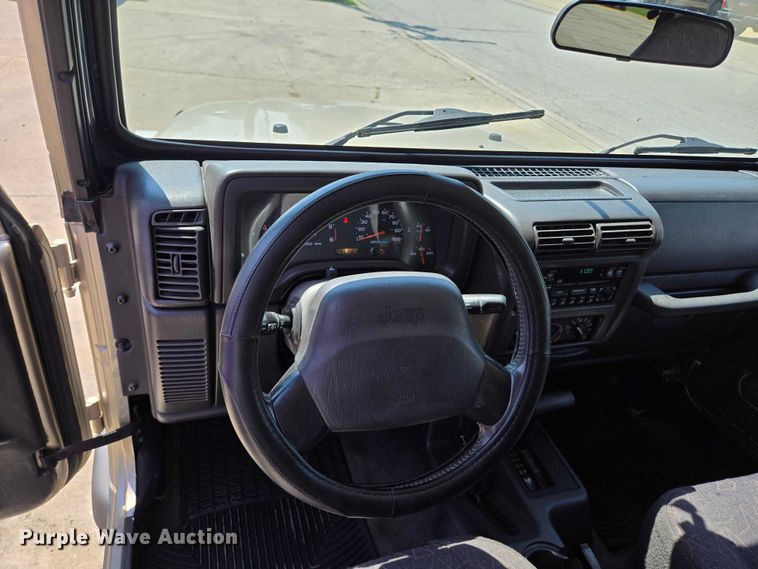 image for item EF1498 2002 Jeep Wrangler Sport SUV