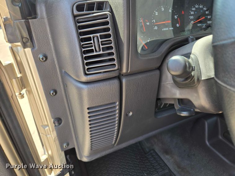 image for item EF1498 2002 Jeep Wrangler Sport SUV