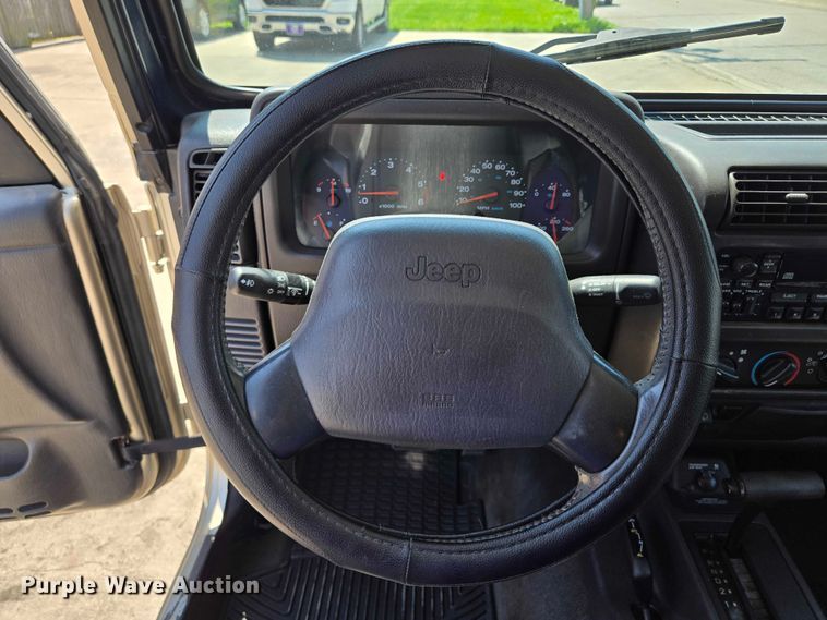 image for item EF1498 2002 Jeep Wrangler Sport SUV