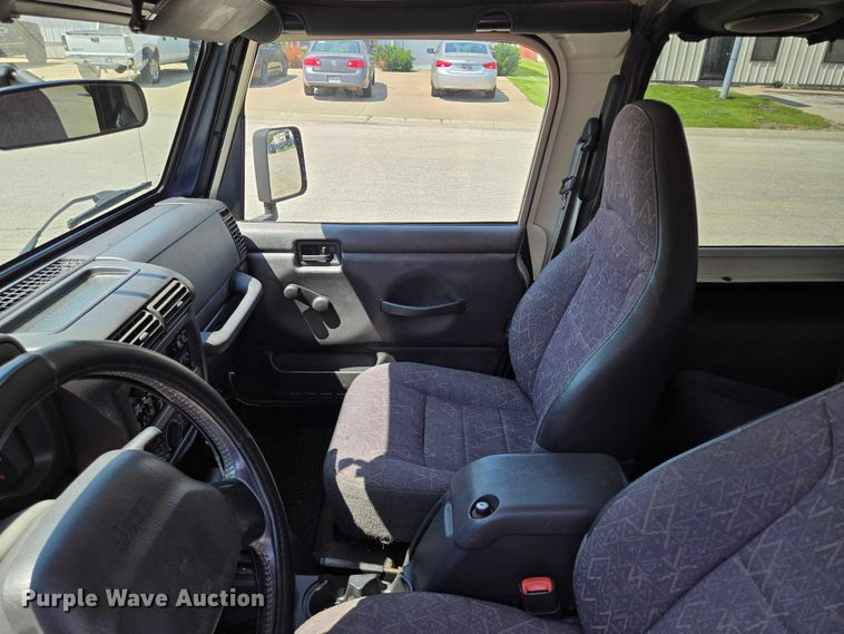 image for item EF1498 2002 Jeep Wrangler Sport SUV