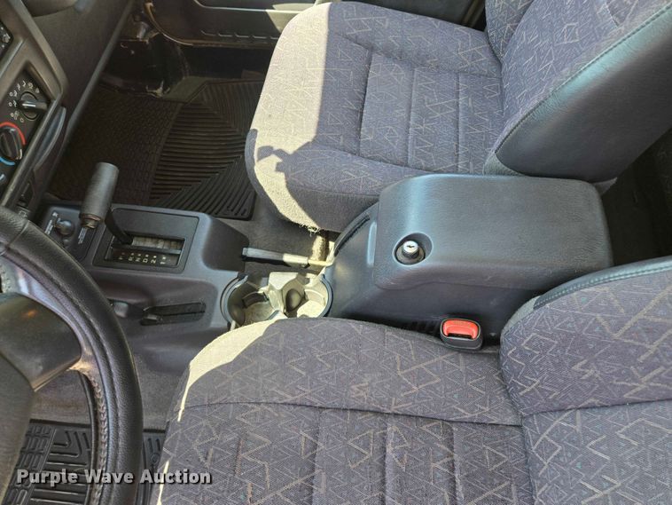 image for item EF1498 2002 Jeep Wrangler Sport SUV