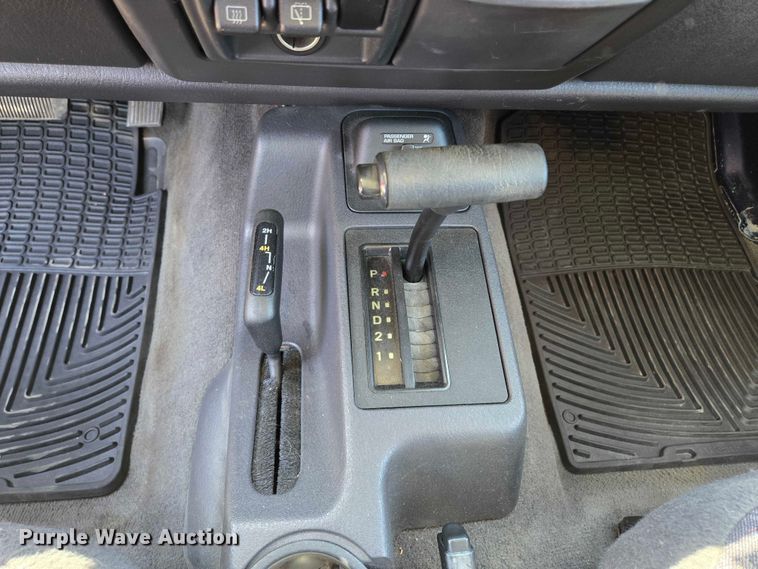 image for item EF1498 2002 Jeep Wrangler Sport SUV