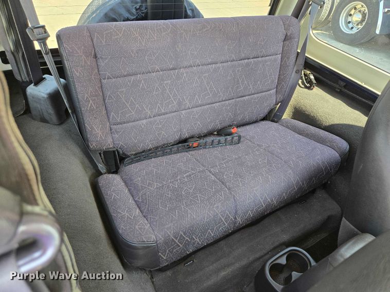 image for item EF1498 2002 Jeep Wrangler Sport SUV