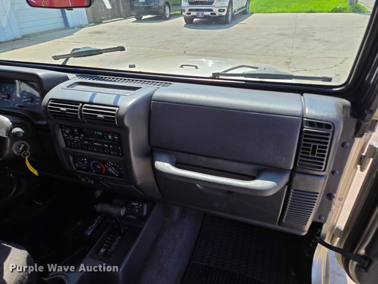 image for item EF1498 2002 Jeep Wrangler Sport SUV