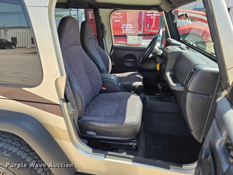 image for item EF1498 2002 Jeep Wrangler Sport SUV