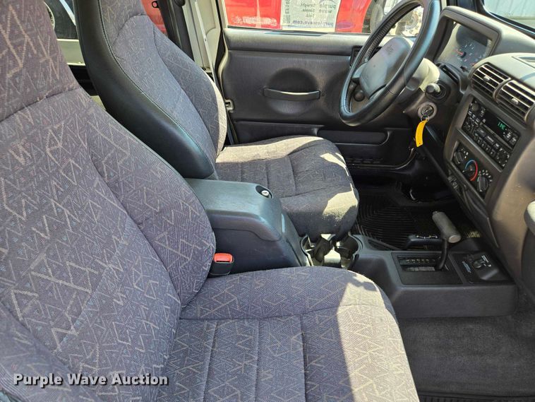 image for item EF1498 2002 Jeep Wrangler Sport SUV