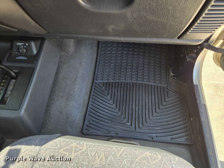 image for item EF1498 2002 Jeep Wrangler Sport SUV