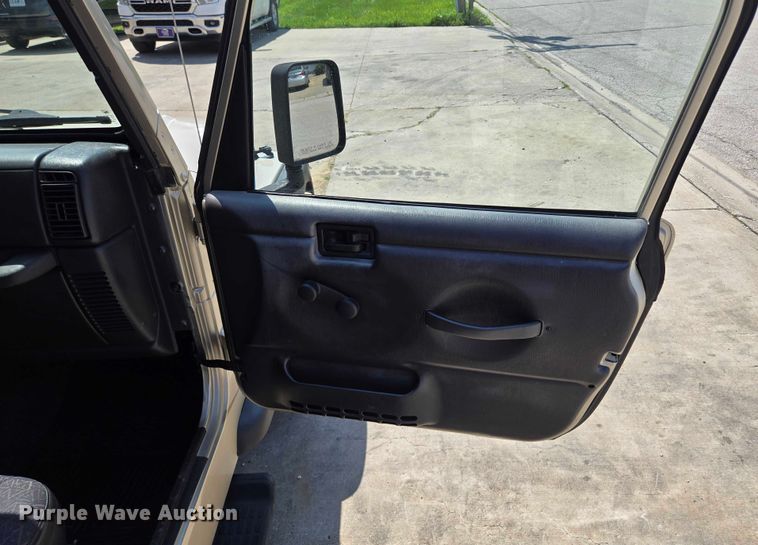 image for item EF1498 2002 Jeep Wrangler Sport SUV