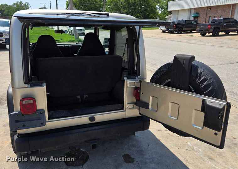 image for item EF1498 2002 Jeep Wrangler Sport SUV