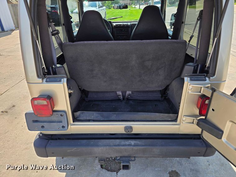 image for item EF1498 2002 Jeep Wrangler Sport SUV