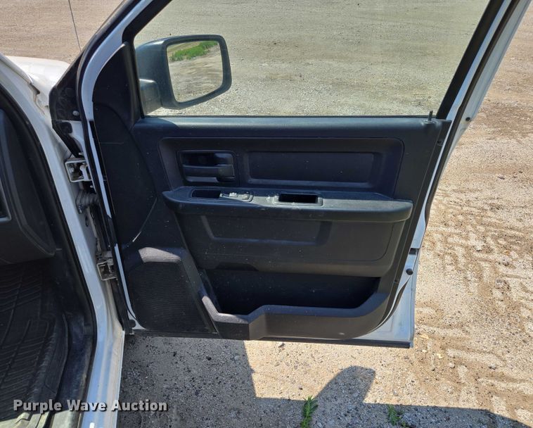 image for item EF1507 2015 Dodge Ram 1500  Crew Cab pickup truck