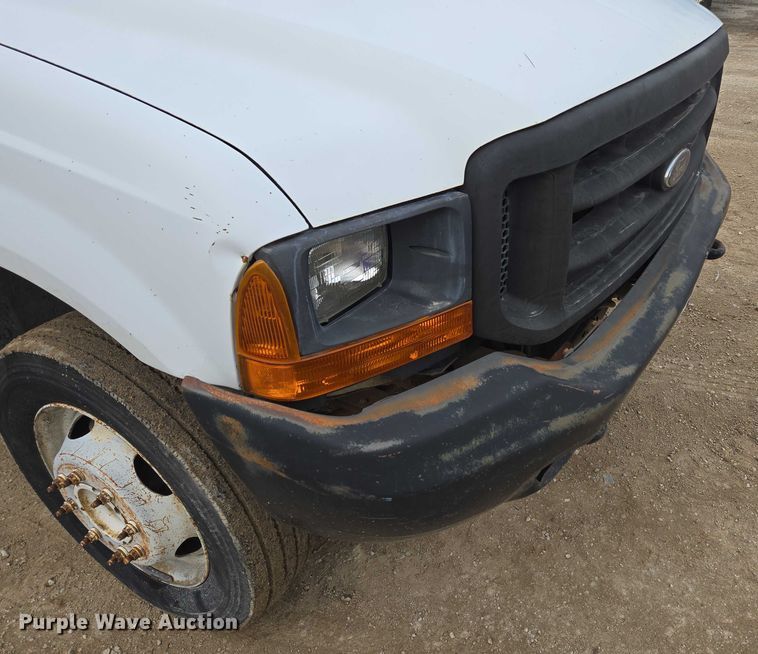 image for item EF1515 2000 Ford F550 Super Duty flatbed truck