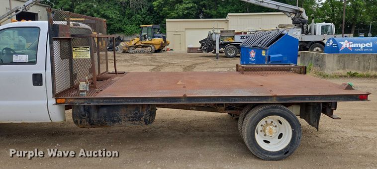 image for item EF1515 2000 Ford F550 Super Duty flatbed truck
