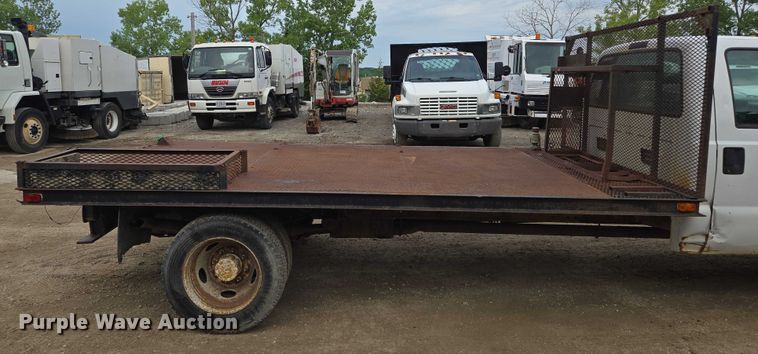 image for item EF1515 2000 Ford F550 Super Duty flatbed truck