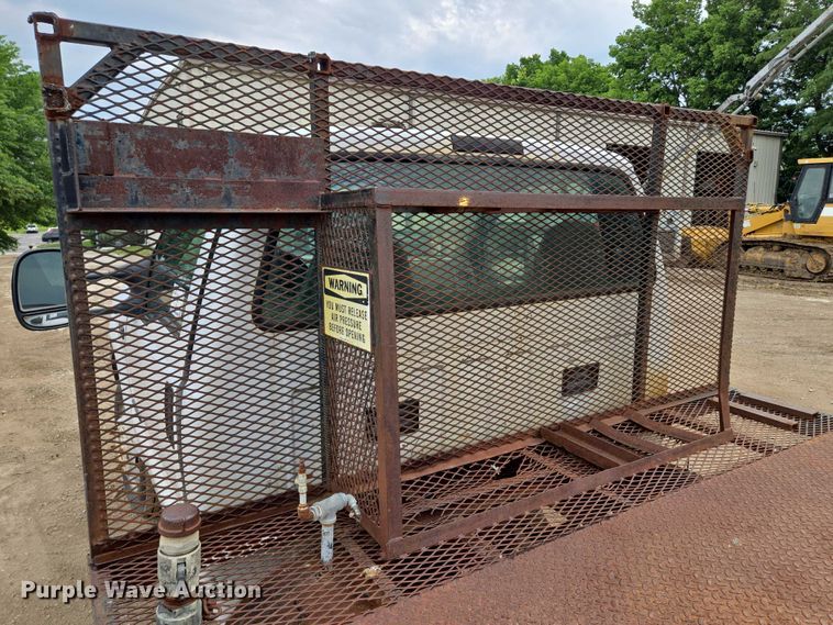 image for item EF1515 2000 Ford F550 Super Duty flatbed truck