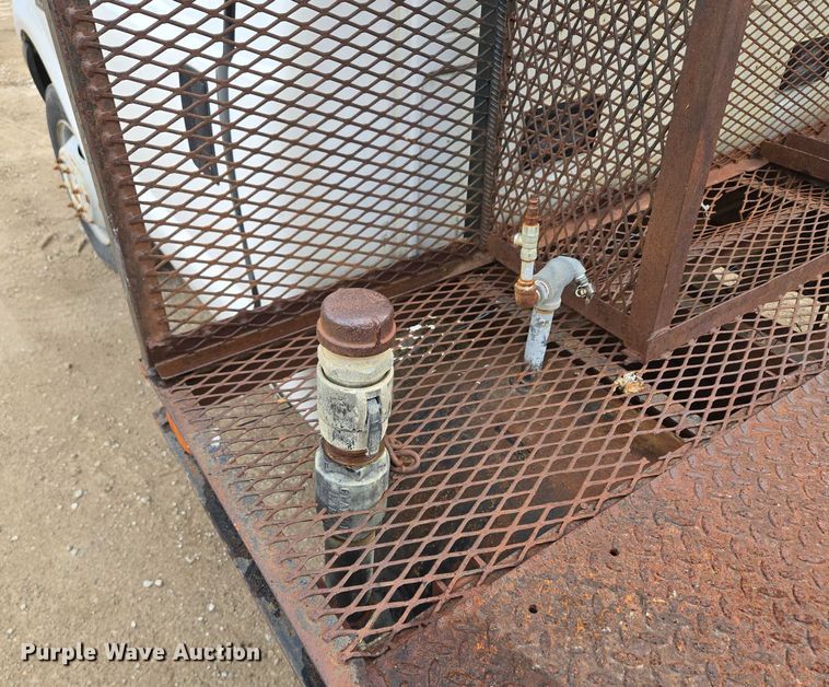 image for item EF1515 2000 Ford F550 Super Duty flatbed truck