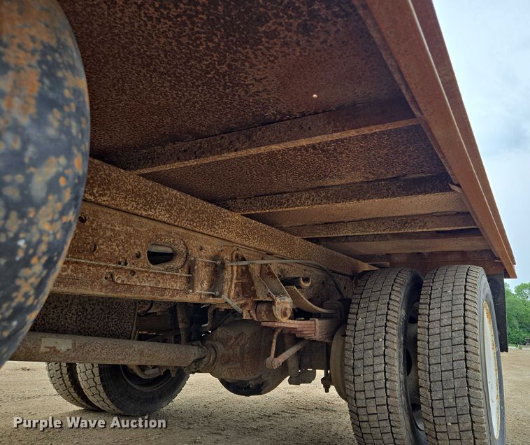 image for item EF1515 2000 Ford F550 Super Duty flatbed truck