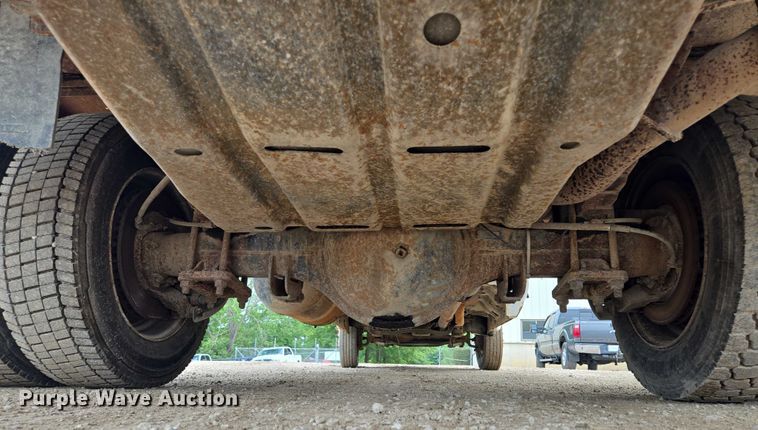 image for item EF1515 2000 Ford F550 Super Duty flatbed truck