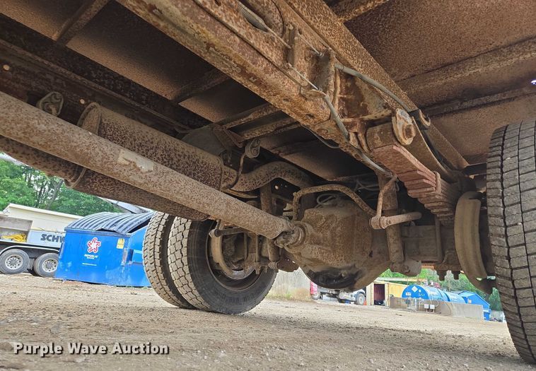 image for item EF1515 2000 Ford F550 Super Duty flatbed truck