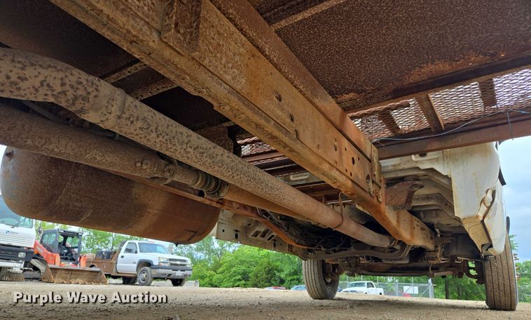 image for item EF1515 2000 Ford F550 Super Duty flatbed truck