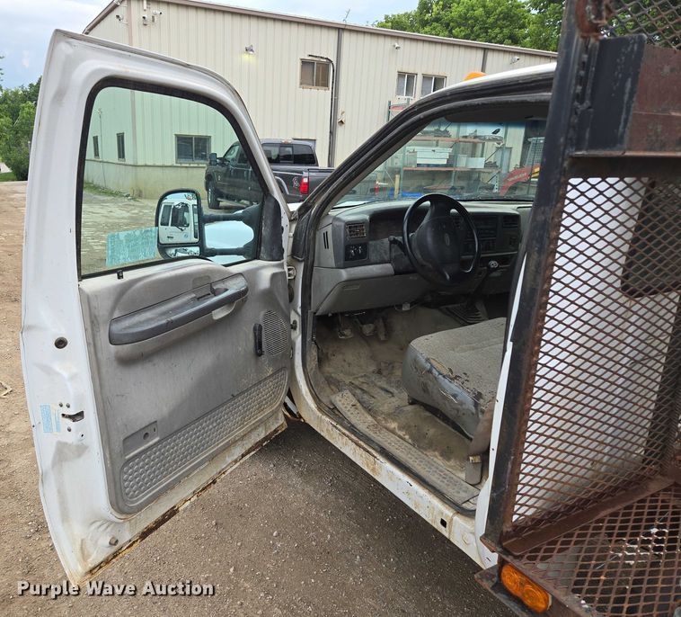 image for item EF1515 2000 Ford F550 Super Duty flatbed truck