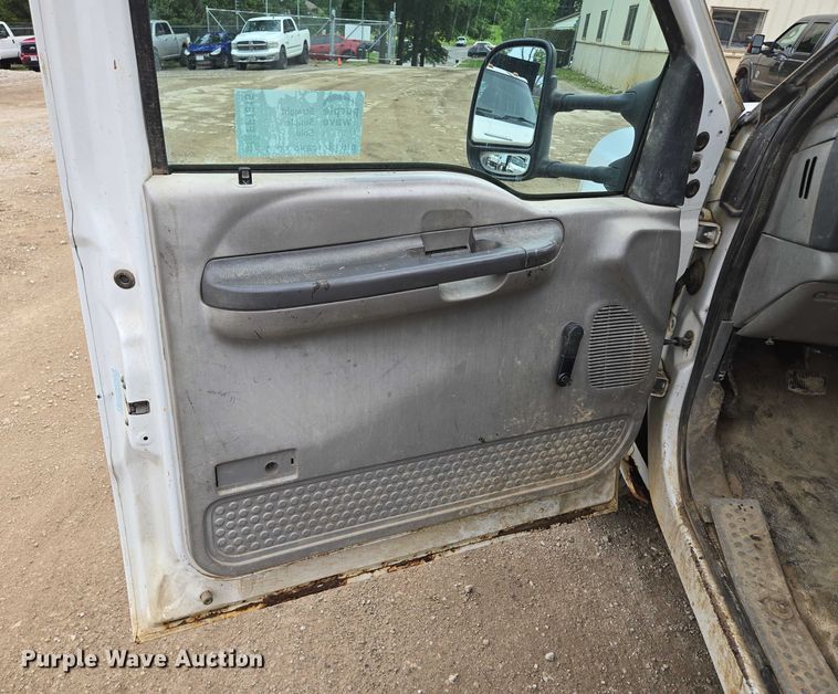 image for item EF1515 2000 Ford F550 Super Duty flatbed truck