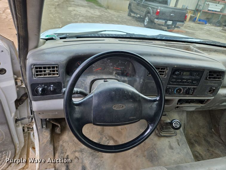 image for item EF1515 2000 Ford F550 Super Duty flatbed truck