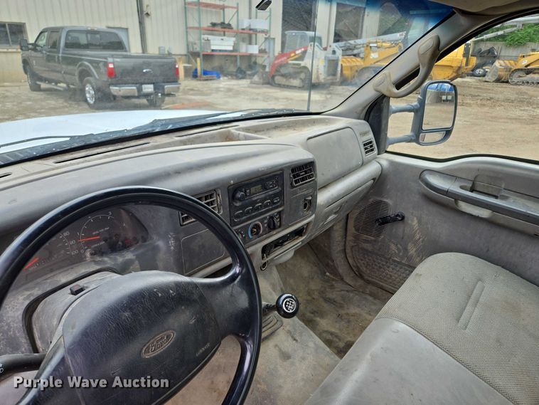 image for item EF1515 2000 Ford F550 Super Duty flatbed truck