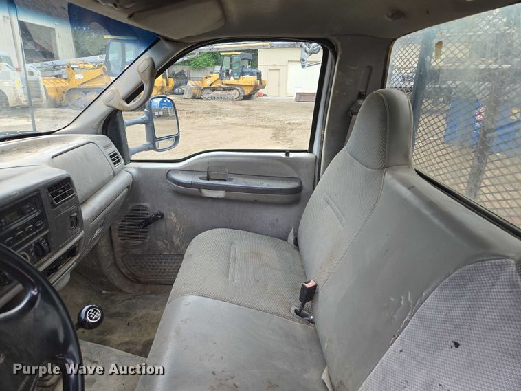 image for item EF1515 2000 Ford F550 Super Duty flatbed truck