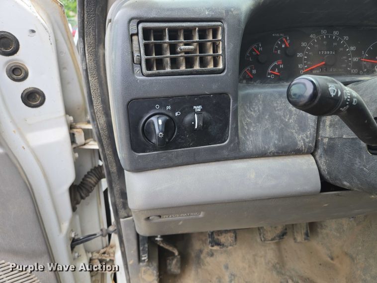 image for item EF1515 2000 Ford F550 Super Duty flatbed truck