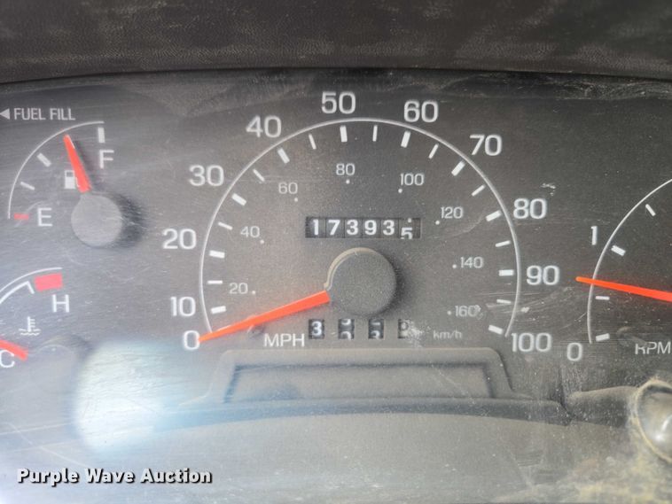 image for item EF1515 2000 Ford F550 Super Duty flatbed truck