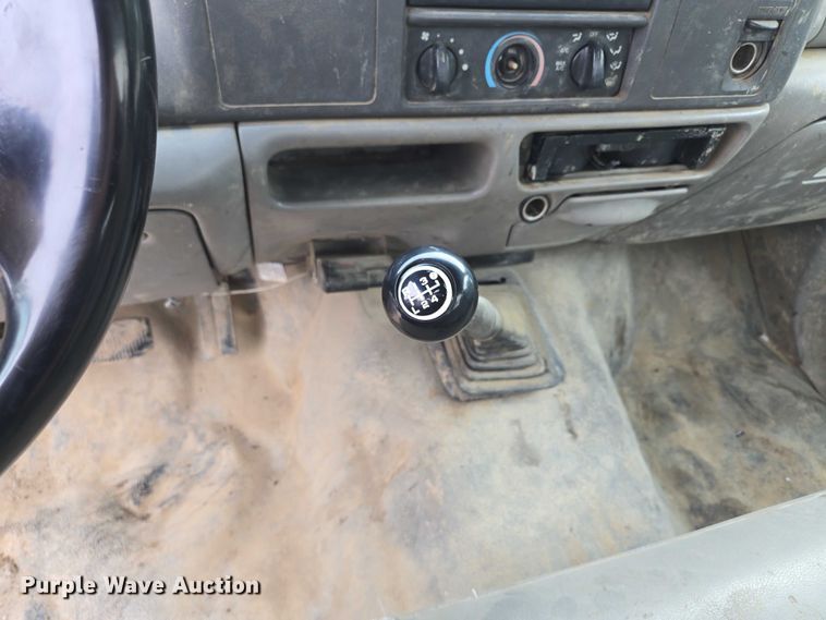 image for item EF1515 2000 Ford F550 Super Duty flatbed truck