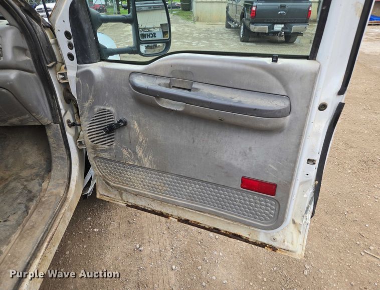 image for item EF1515 2000 Ford F550 Super Duty flatbed truck